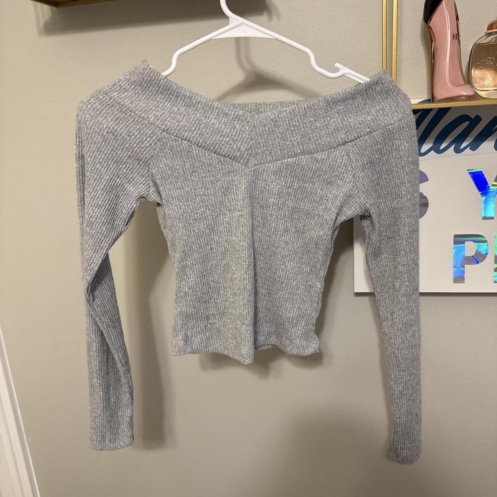 Daisy Light Gray Off-Shoulder Ribbed Crop Top